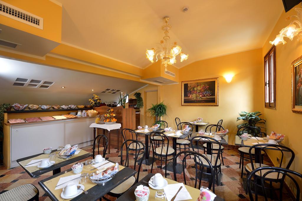 Hotel Citta Di Milano Венеция Экстерьер фото